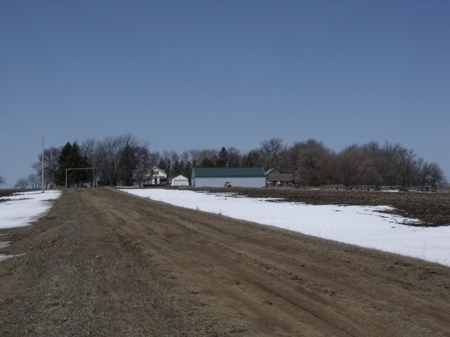 Clayton Callens horse training farm has a very long driveway!