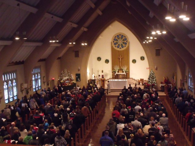 A full church at St. Leo, 4:00 mass, Fr. Craig Timmerman.
