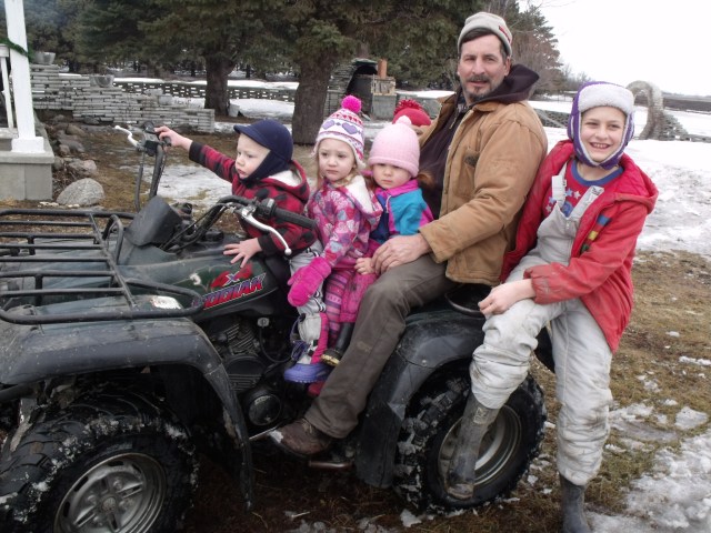 Fred with some of the grandchildren and Isabella.  Happy Anniversary........29 years!
