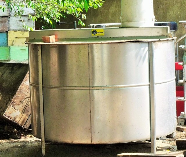 A second 60 frame extractor which is stored outside.